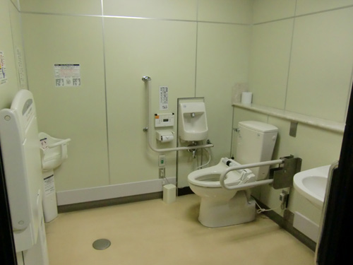 第二式場 多機能トイレ